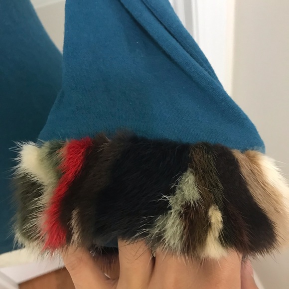 Ilary turtleneck blue fur cuff sleeves - Picture 4 of 5